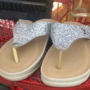 🚨BoGo½ FLY FLOT Silver Glittery Thong Toe Mini Wedge Sandals